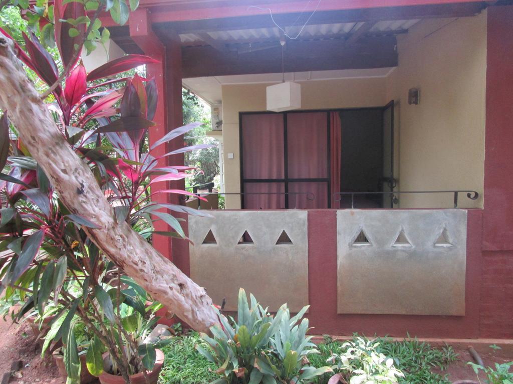 Hotel Shalini Anuradhapura Exterior foto