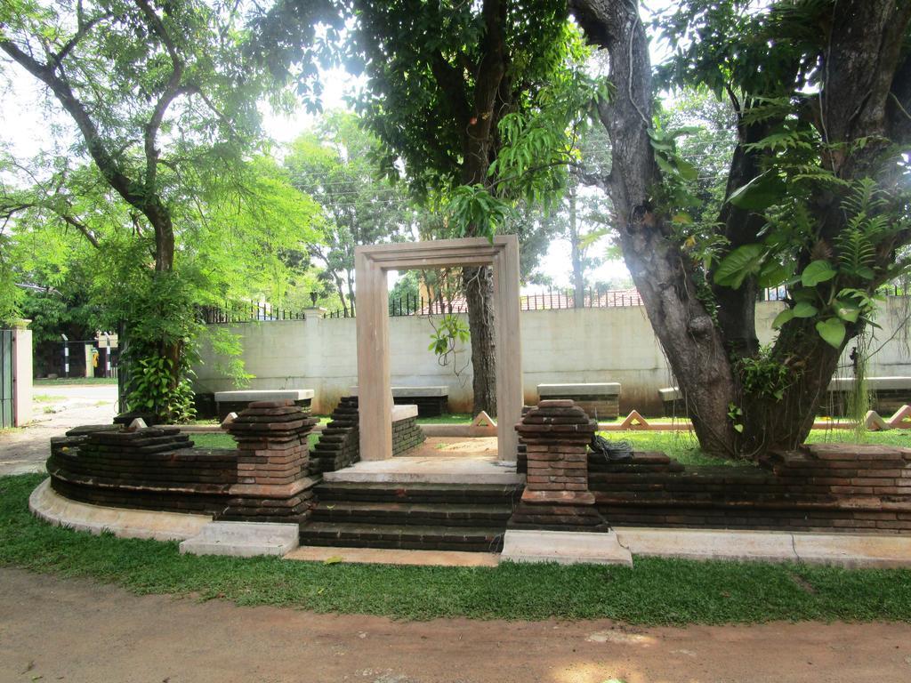 Hotel Shalini Anuradhapura Exterior foto