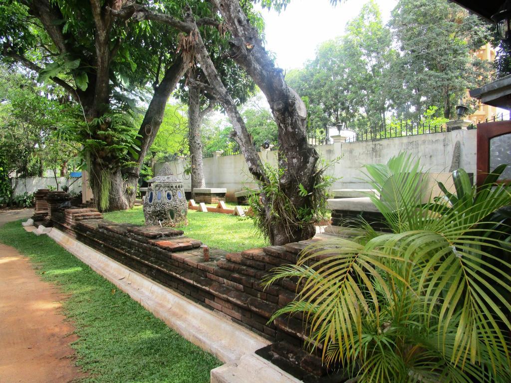 Hotel Shalini Anuradhapura Exterior foto