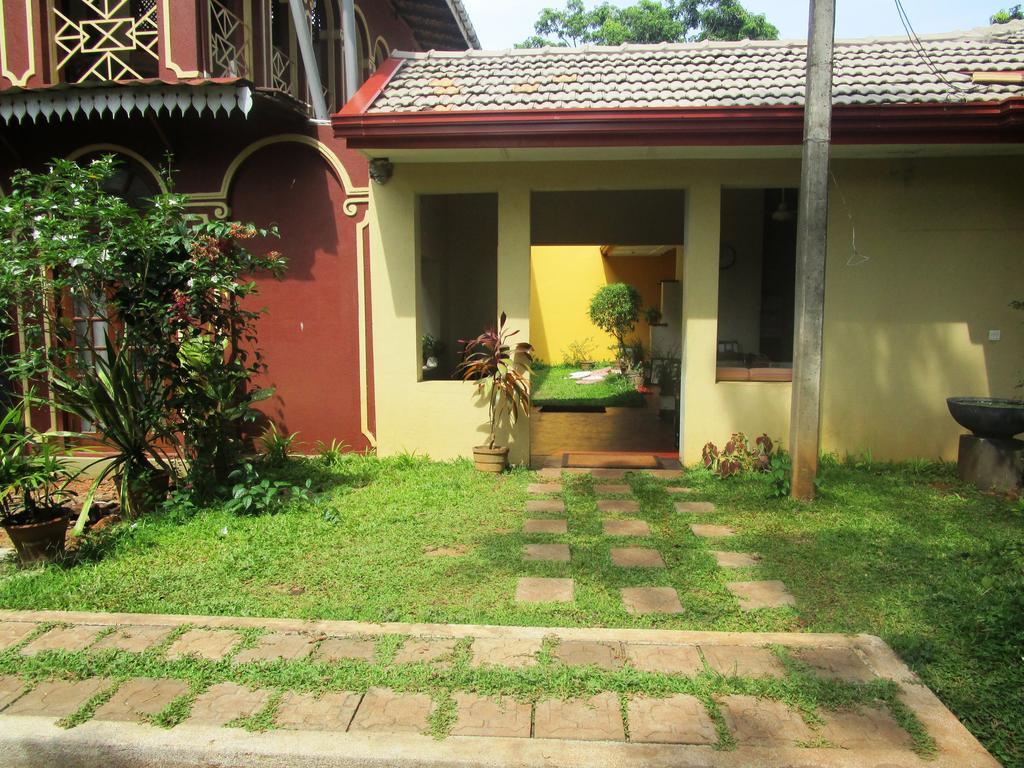 Hotel Shalini Anuradhapura Exterior foto