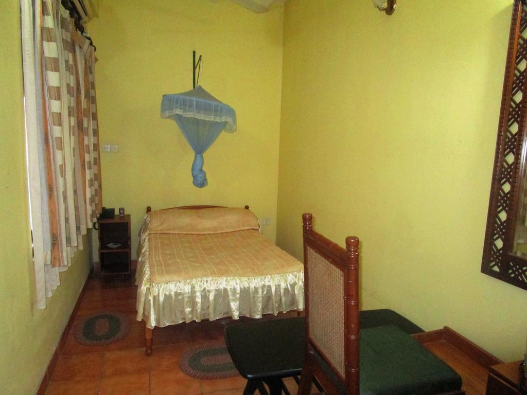Hotel Shalini Anuradhapura Quarto foto