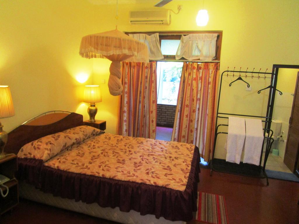 Hotel Shalini Anuradhapura Quarto foto