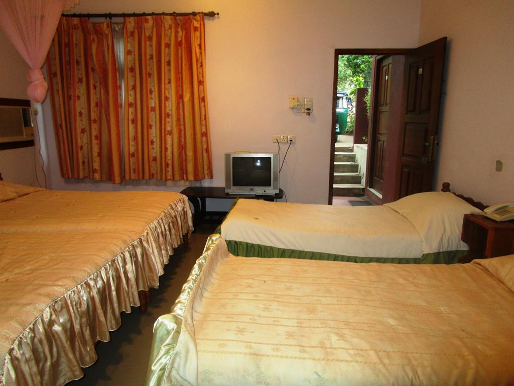 Hotel Shalini Anuradhapura Quarto foto
