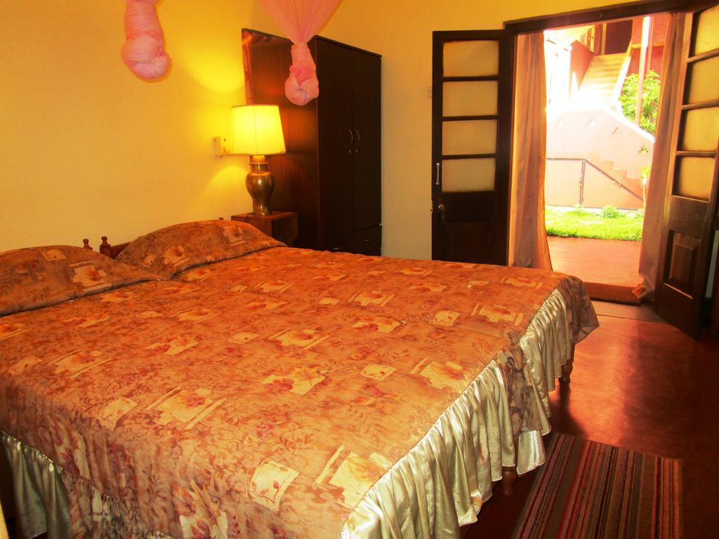 Hotel Shalini Anuradhapura Quarto foto