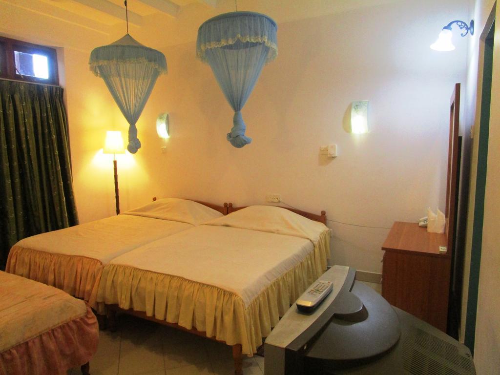 Hotel Shalini Anuradhapura Quarto foto