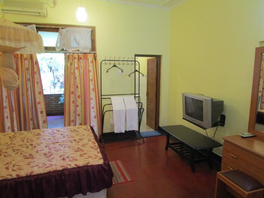 Hotel Shalini Anuradhapura Exterior foto