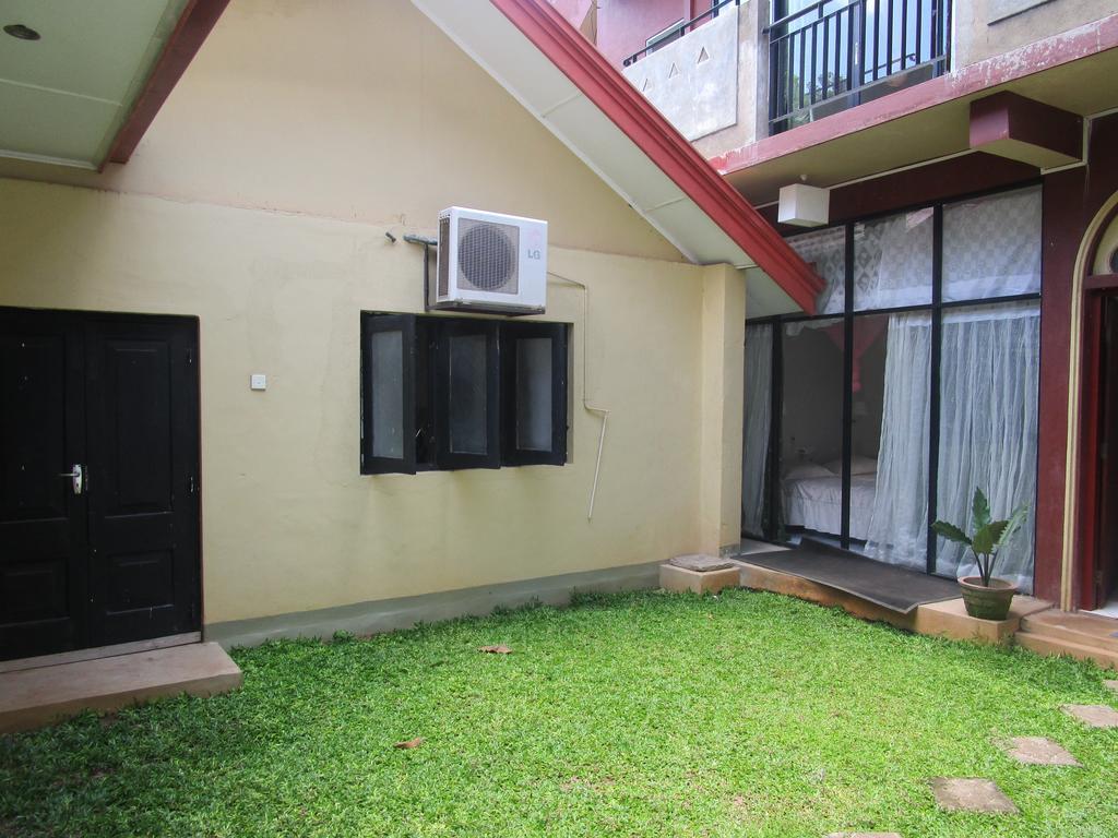 Hotel Shalini Anuradhapura Exterior foto
