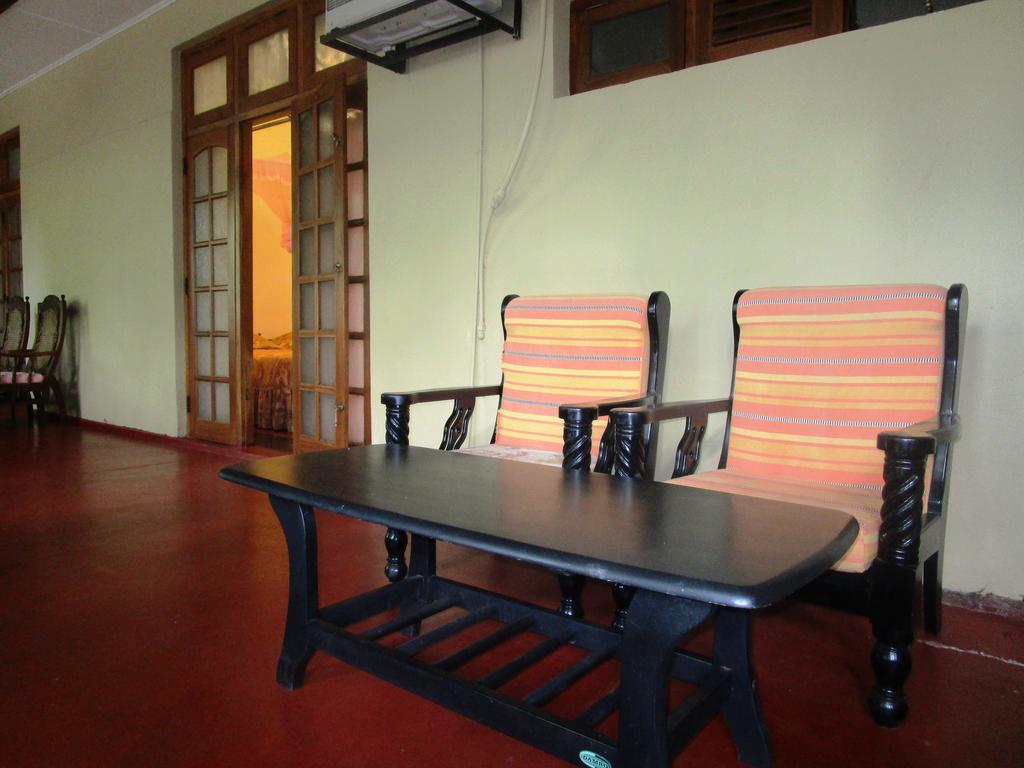 Hotel Shalini Anuradhapura Exterior foto