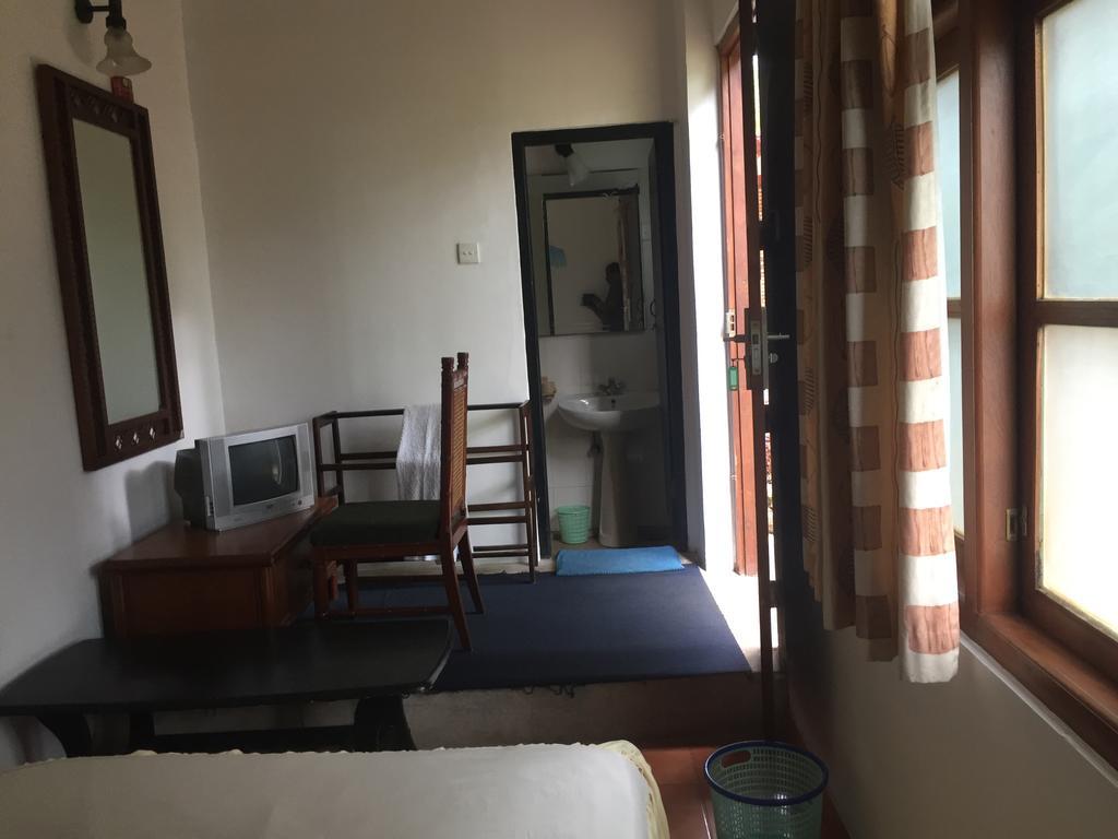 Hotel Shalini Anuradhapura Exterior foto